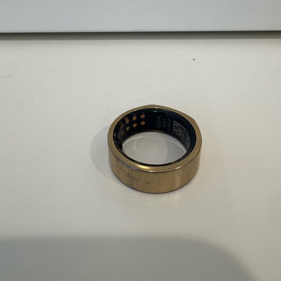 Oura Ring Gen 3 – Heritage Gold – Size 8 – Wellness & Sleep Tracker - Picture 8 of 9